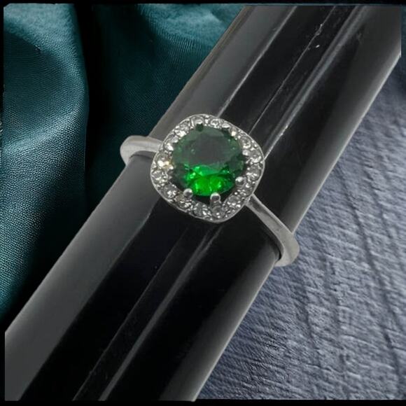 Green Crystal Halo Ring Silver Tone Emerald Color Statement Size 7.5 Modern - Picture 1 of 10